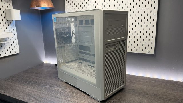 Game: Thermaltake Retro 360 TG case review